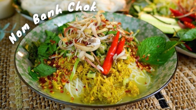 Bún cà ri Nom banh chok được xem là một trong những ẩm thực đường phố Campuchia được đánh giá là ngon nhất.
